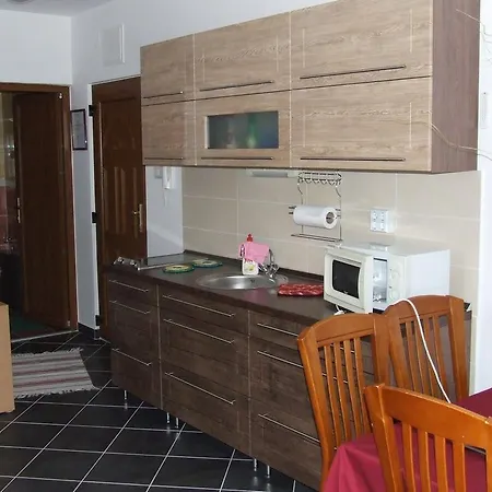 Aranymazsola Wellness Apartman